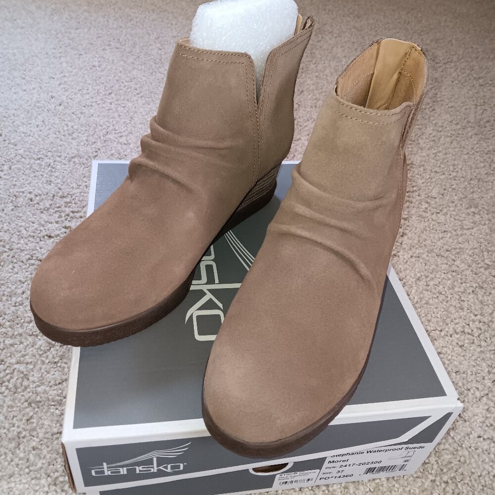 Dansko Stephanie Suede Wedge Bootie - 7M -  Tan/Grey - Brand New